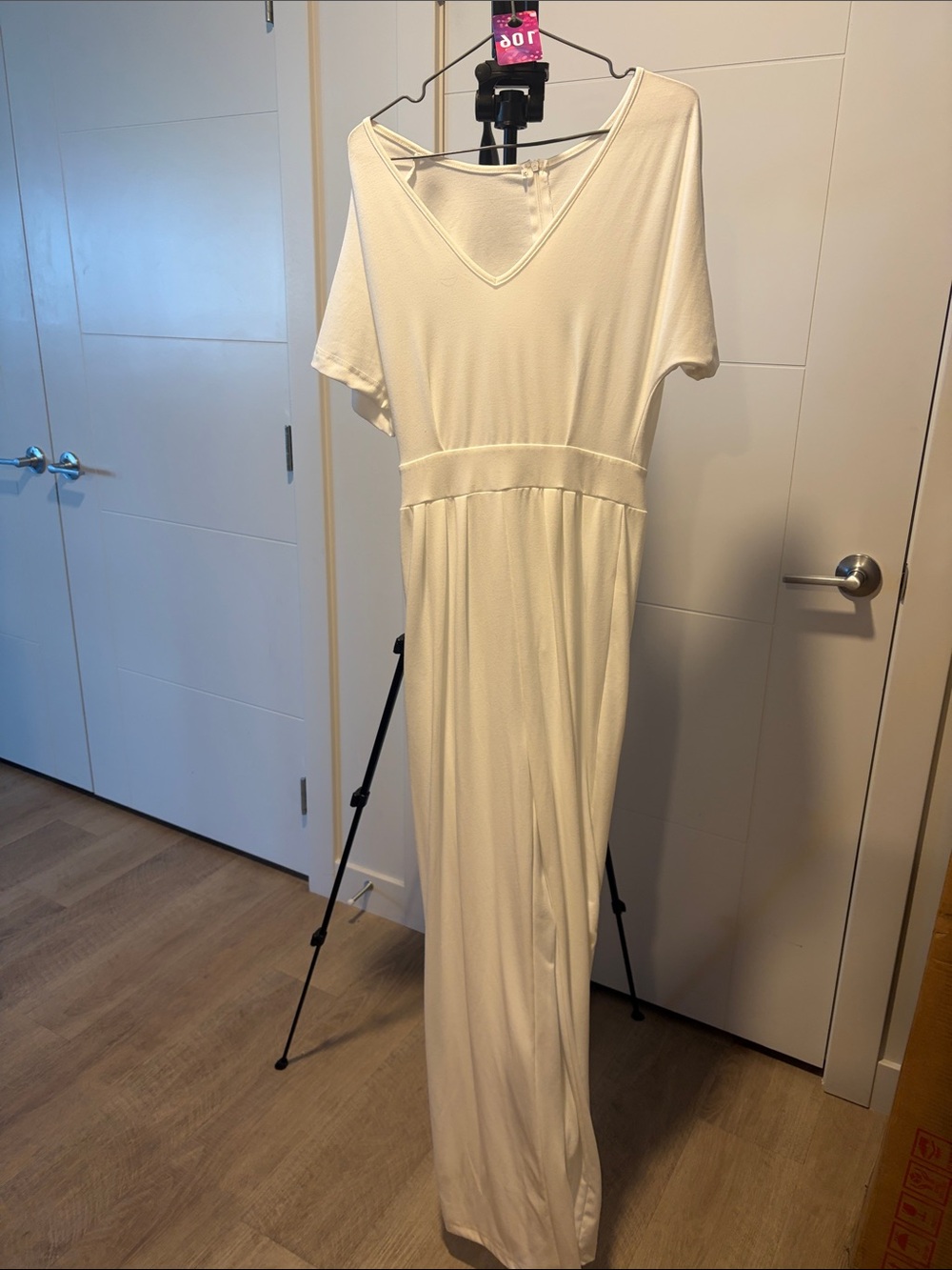 106 white romper V-neck zipper back